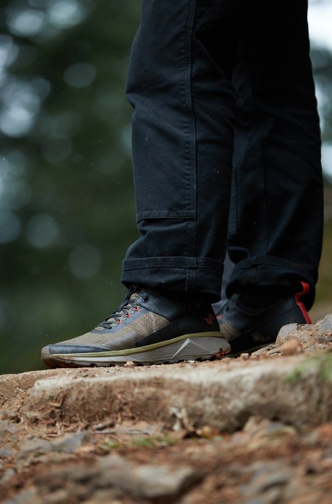 Image features the men's Cascade Peak.